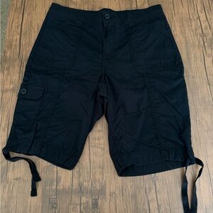 St. John’s Bay Black Cargo Shorts Size 8